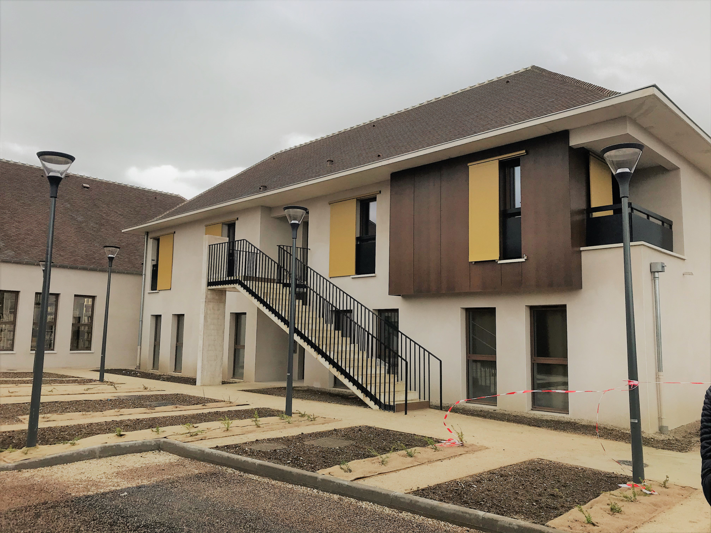 LOGEMENTS GROUPES ET MEDIATHEQUE